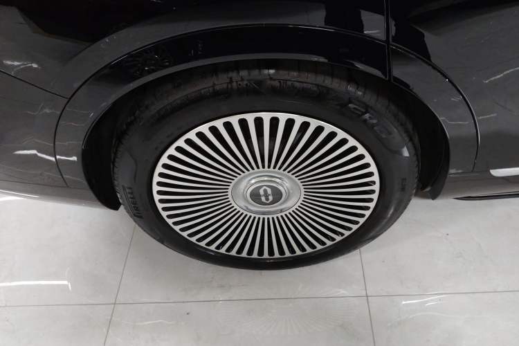 Used Hima AITO M9 2025 Pure Electric Ultra Version 100 kWh 6-Seater Model Right Rear Wheel Hub