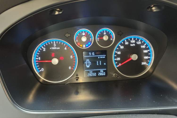 Used Foton Toano 2024 Tuyano Pro Multi-Function 2.0T Manual Rear-Drive Long Wheelbase Mid-Roof Design Single Rear Tire—Available in 5/6/7/9-Seater Configurations