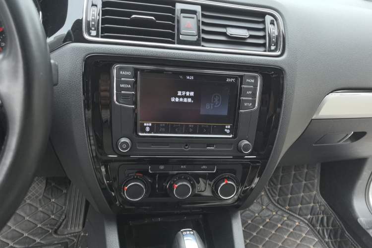 Used Volkswagen Sagitar 2018 280TSI DSG Ignite Edition Audio And AC Panel