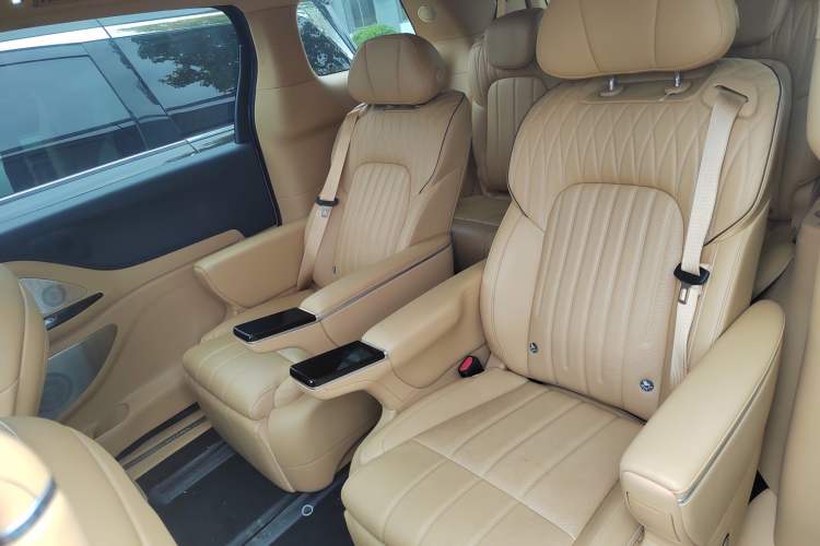 Used VOYAH Dream 2025 PHEV Four-Wheel-Drive Flagship Kunpeng Edition
