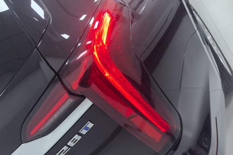 Used Cadillac XT6 2022 2.0T 7-Seater Four-Wheel Drive Luxury Version Right Rear Taillight