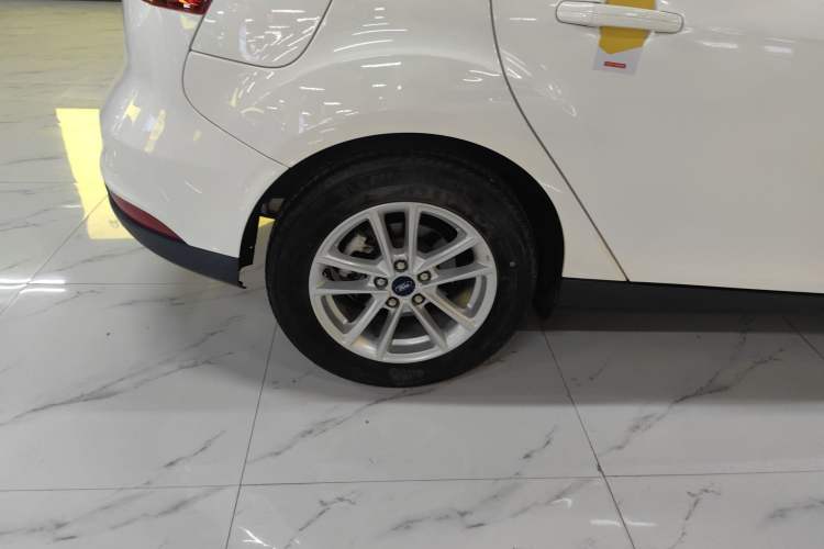 Used Ford Focus 2018 Hatchback Classic 1.6L Automatic Trendy SmartDrive Edition
