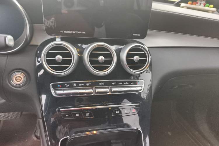 Used Mercedes-Benz GLC 2022 GLC 260 L 4MATIC Dynamic Edition Audio And AC Panel
