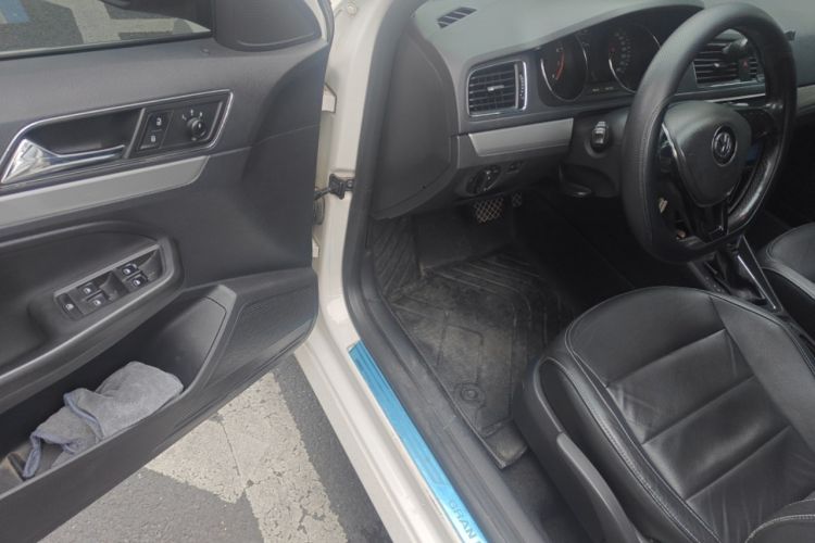 Used Volkswagen Gran Lavida 2015 1.6L Automatic Comfort Edition Driver Seat