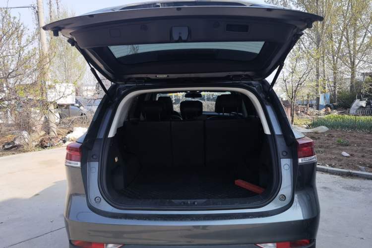 Used CHANGAN OSHAN X7 PLUS 2022 1.5T Blue Whale Edition Automatic ZhiZun Model Trunk