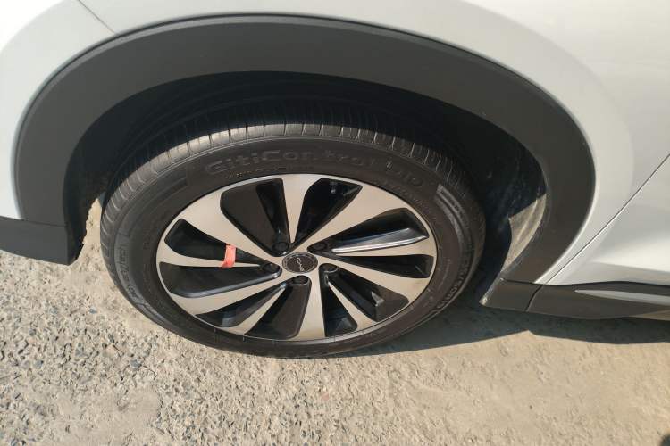 Used BYD Song PLUS New Energy 2024 HONOR Edition DM-i 110km Flagship PLUS Left Front Wheel Hub