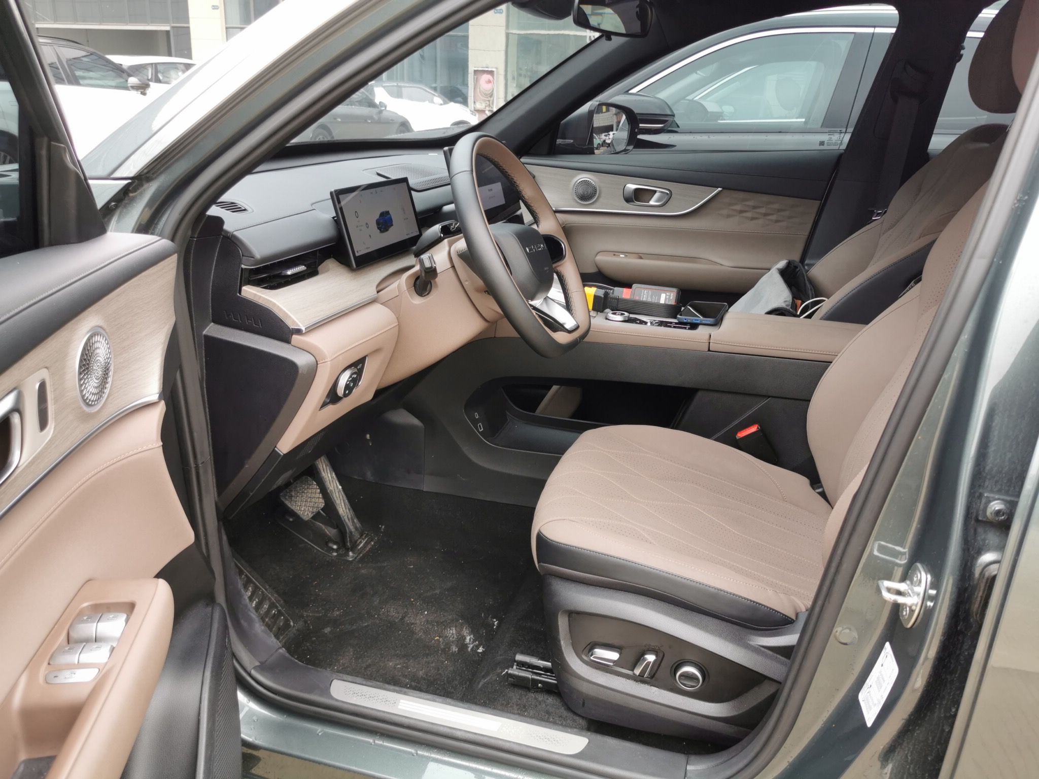 Переднее сиденье в автомобиле