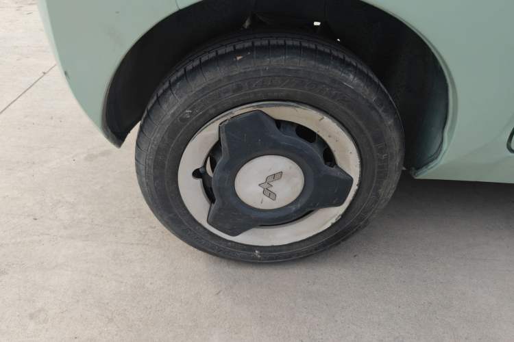 Used Wuling Hongguang MINIEV 2022 Macaron Fashion Edition Lithium-Nickel-Cobalt-Alpha-oxide Right Rear Wheel Hub