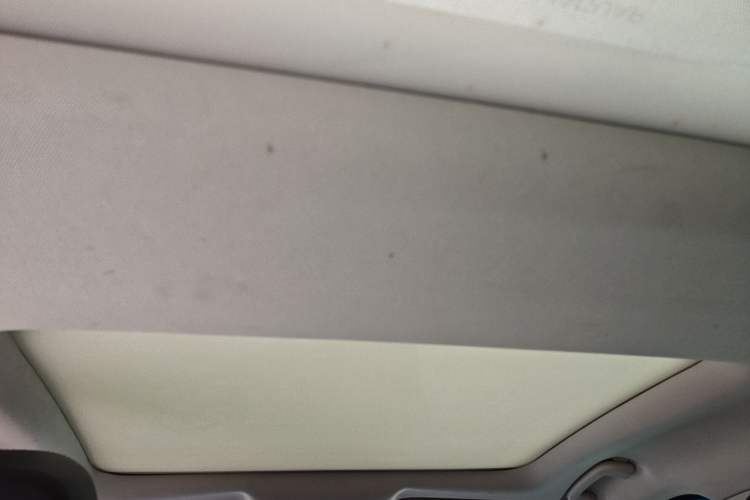 Used Jaguar XFL 2019 XFL 2.0T 250 PS Two-Wheel-Drive Luxury Edition Headliner