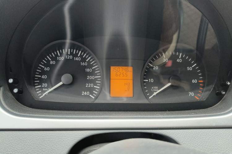 Used Mercedes-Benz Vito 2011 2.5L 7-seater executive version Instrument Cluster