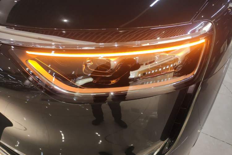 Used Hima AITO M8 2025 Extended-Range Ultra Version 53.4 kWh 6-Seater Edition