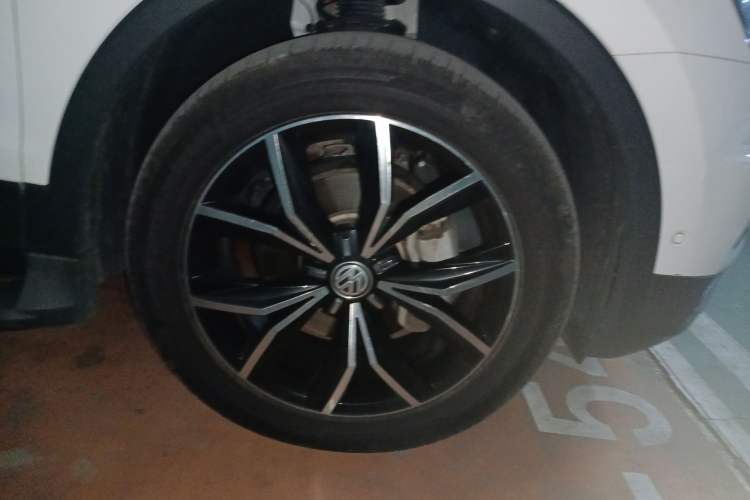 Used Volkswagen Tiguan L 2020 330TSI Automatic Two-Wheel Drive Smart Luxury Edition China VI Standard
