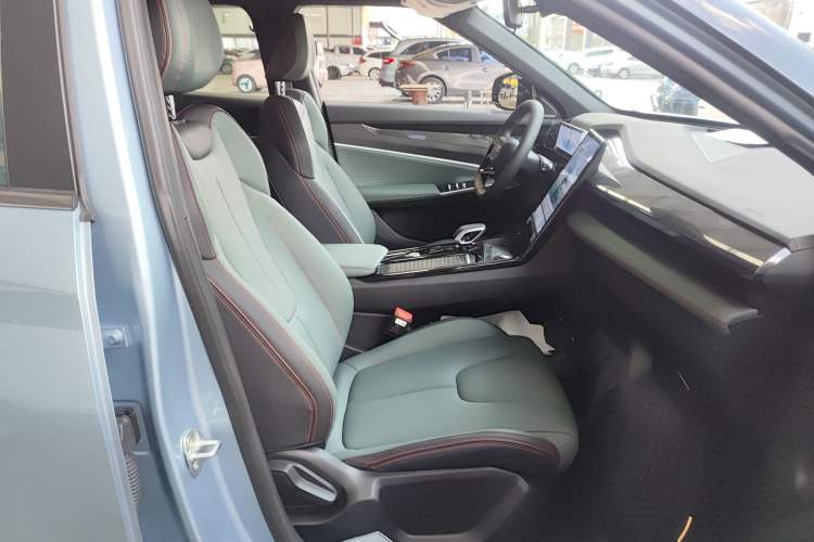 Used Geely Auto Emgrand X7 Sport 2024 1.5TD Smart Connect+ Right Front Seat