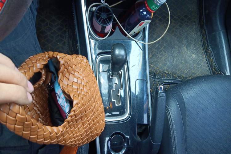 Used Mitsubishi Outlander 2018 2.0L Two-Wheel Drive Glory Edition 5 Seats Gear Lever