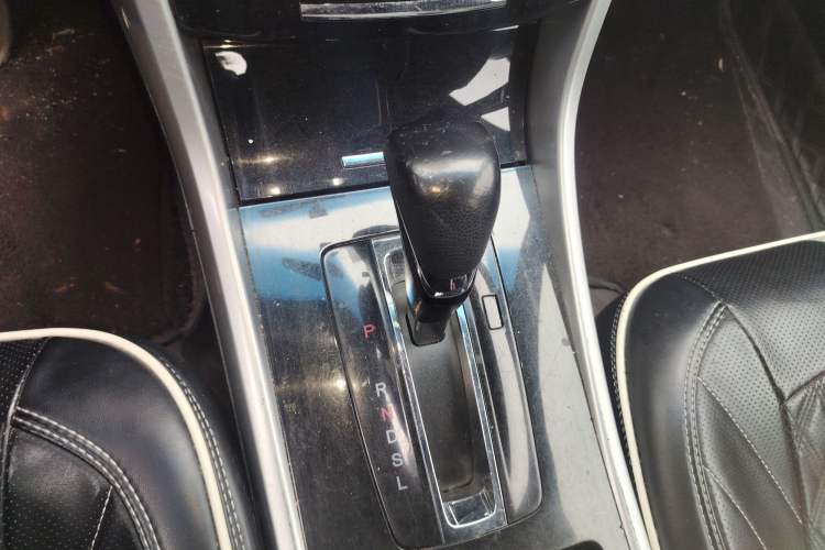 Used Honda Accord 2016 2.0L Comfort Edition Gear Lever