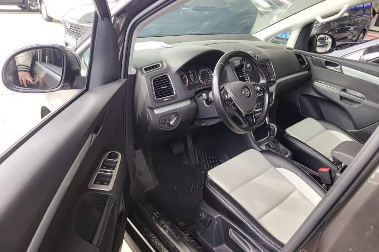 Used Volkswagen Sharan 2016 380TSI Comfort Edition 7-Seater
