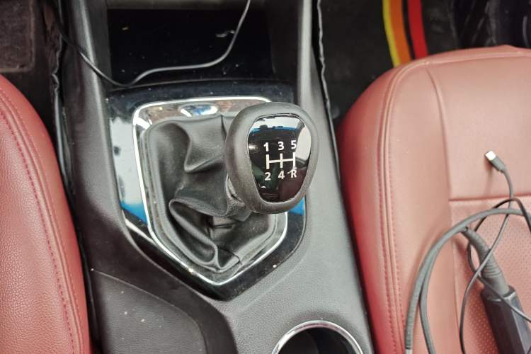 Used Soueast DX3 2016 1.5L Manual Luxury Model Gear Lever