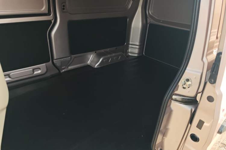 Used Jinbei Hiace X30 2023 1.5L Super-Enjoyment Van 2/5 Seats Non-Air-Conditioned Version SWC15M Left Rear Seat