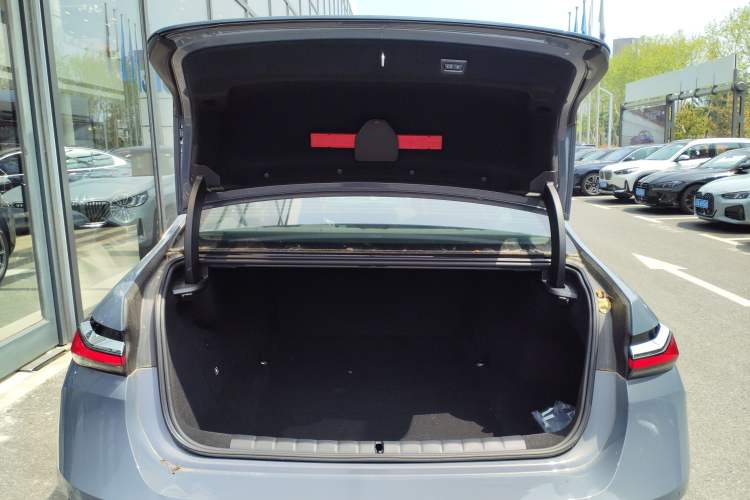 Used BMW i7 2023 eDrive50L Prestige M Sport Package Trunk