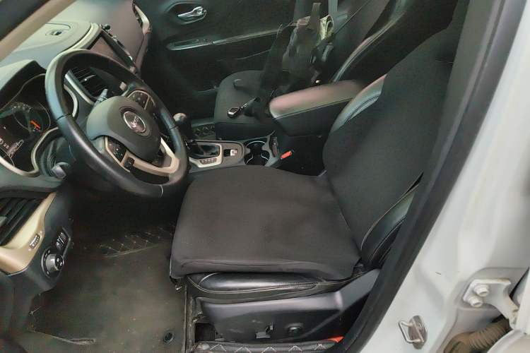 Used Jeep Cherokee 2017 2.0L Superior Edition Left Front Seat