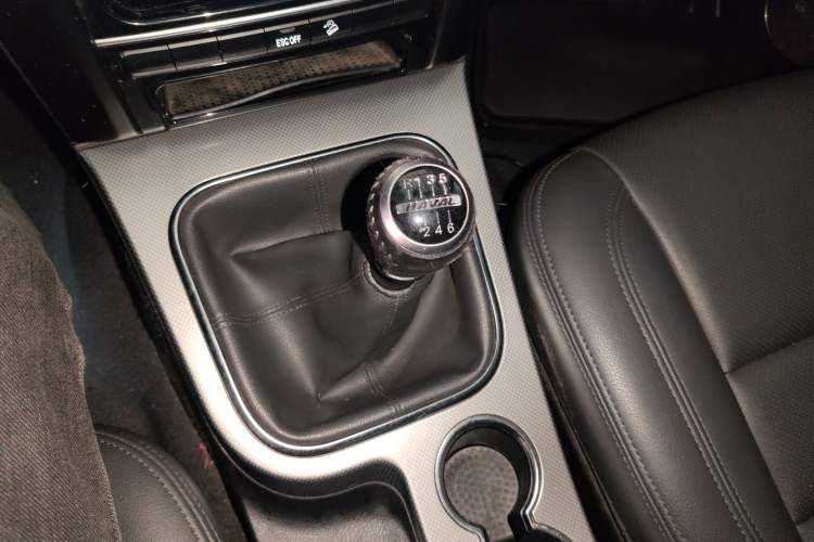 Used Haval H5 Classic 2016 Classic Edition 2.0T Manual Two-Wheel Drive Elite Model Gear Lever