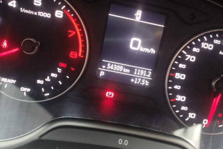 Used Audi A3 2020 Limousine 35 TFSI Fashion Edition China VI Emission Standard Odometer Close Up