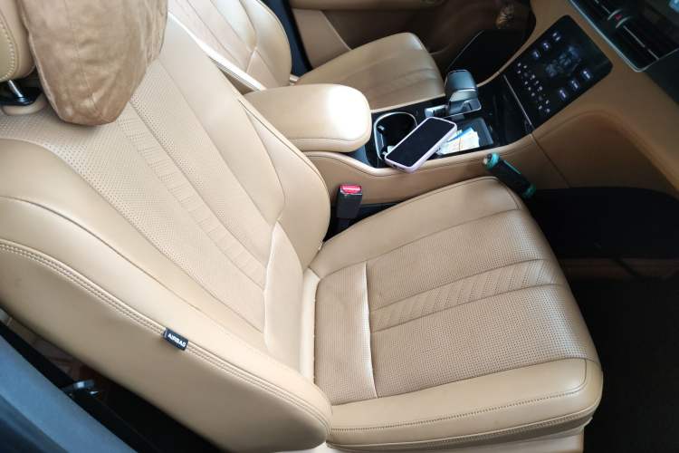 Used Li Auto ONE 2020 Range-Extended 7-Seater Version Right Front Seat