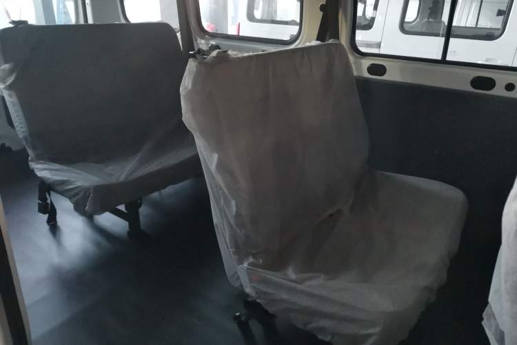 Used Wuling Yangguang 2025 Model 310KM Bus Edition—Customized by CATL