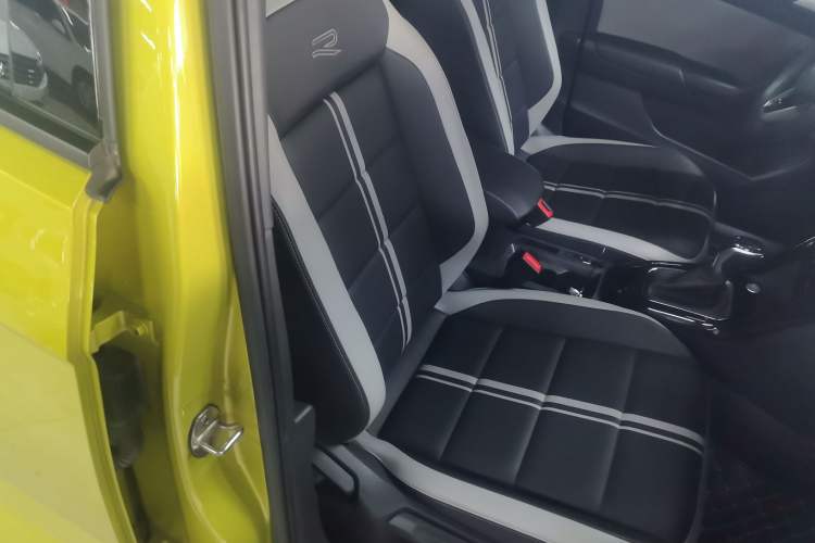 Used Volkswagen T-ROC 2023 300TSI DSG Two-Wheel Drive Starlight Edition Right Front Seat