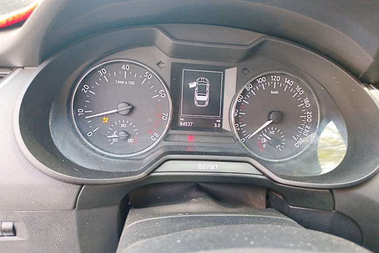 Used Skoda Octavia 2017 1.6L Automatic Smart Drive Edition Odometer Close Up