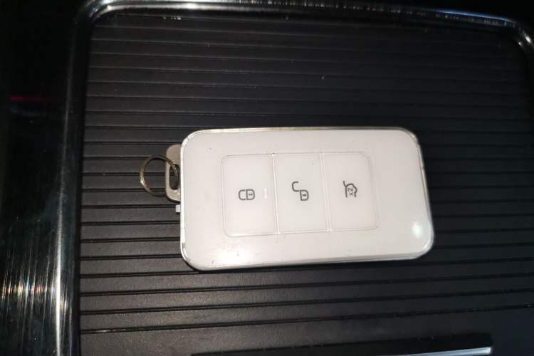 Used BYD Tang New Energy 2019 DM 2.0T All-Wheel Drive Smart Connectivity Enjoyment Model 7 Seats China VI Standard
