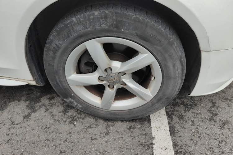 Used Audi A4L 2013 35 TFSI Automatic Comfort Model Right Front Wheel Hub