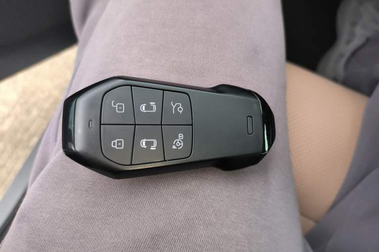 Used XPeng X9 2024 702 Ultra-Long Range Pro
