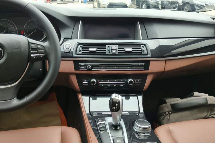 Used BMW 5 Series 2017 520Li Elegant Edition
