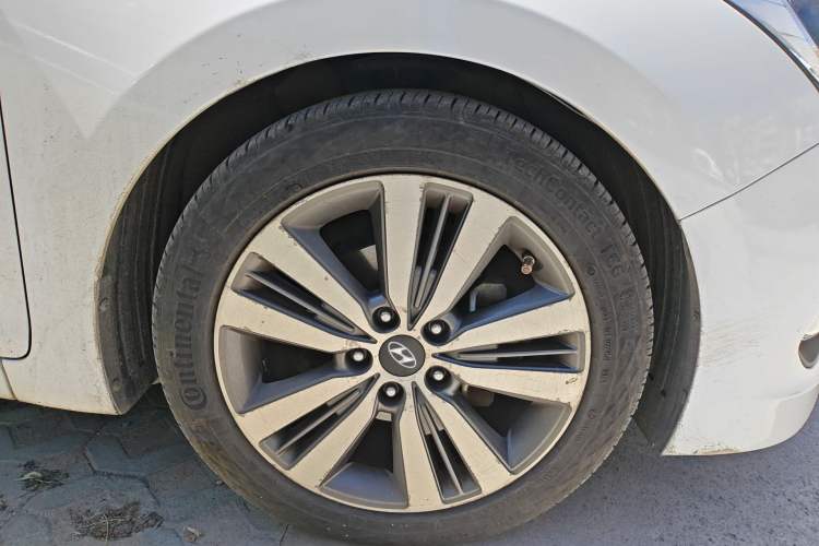 Used Hyundai Mistra 2014 1.8L Automatic Deluxe DLX Model Right Front Wheel Hub