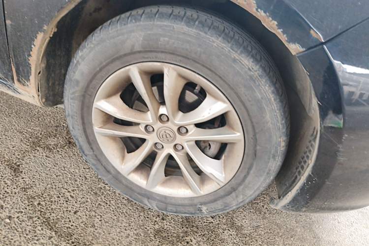 Used Brilliance H330 2013 1.5L Manual Luxury Model Right Front Wheel Hub