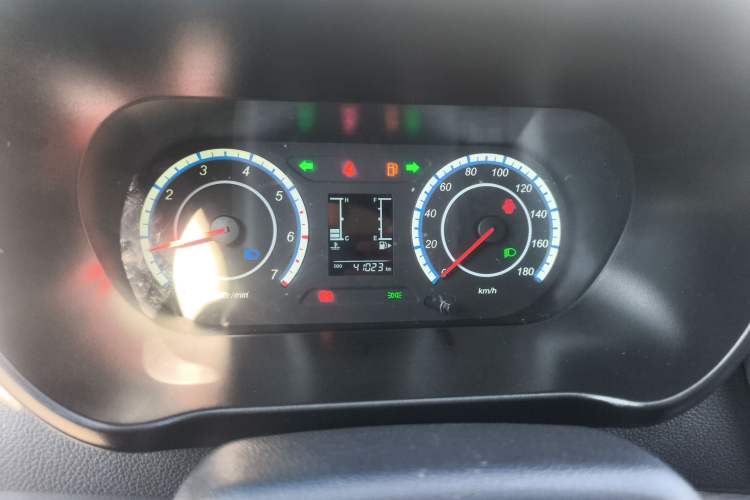 Used CHANGAN KAICHENG Ruixing M60 2023 1.5L GDI Comfort-Class Passenger Vehicle 6/7 Seats Instrument Cluster