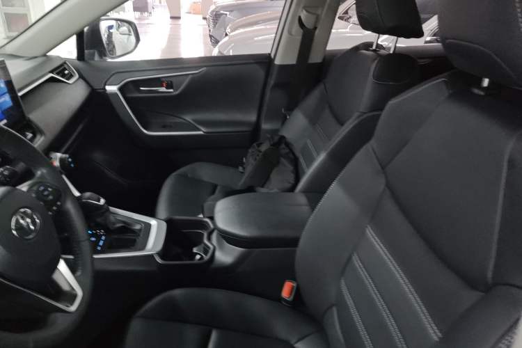 Used Toyota RAV4 2021 2.0L CVT Two-Wheel Drive Fashion PLUS Edition
