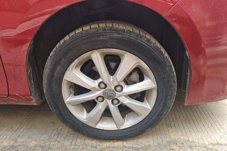 Used Toyota YARiS L Zhi Xuan 2015 1.5E Automatic Charm Edition Right Front Wheel Hub