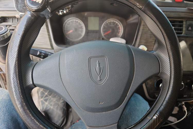 Used Jinbei Hiace X30 2020 1.5L Super-Comfortable Version China VI Standard SWC15M Steering Wheel