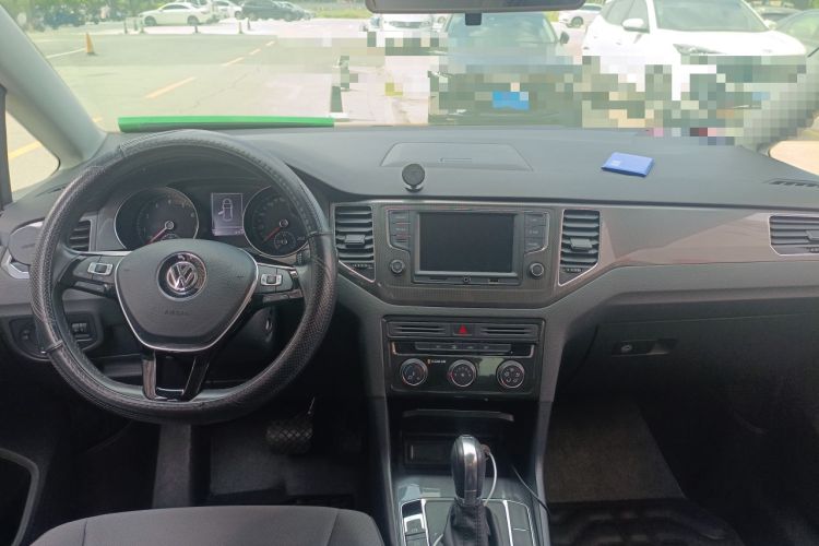 Used Volkswagen Golf Sportsvan 2016 230TSI Automatic Trend Edition Center Console