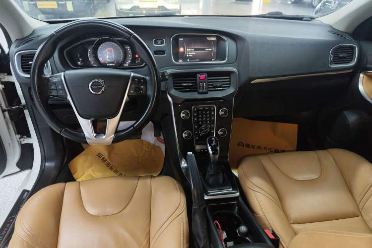 Used Volvo V40 2017 T3 Zhiyi Edition