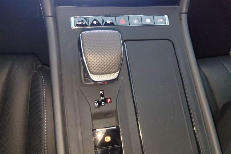 Used Hongqi H5 2025 2.0T Automatic Flag Edition – 500 000 Units Commemorative Version