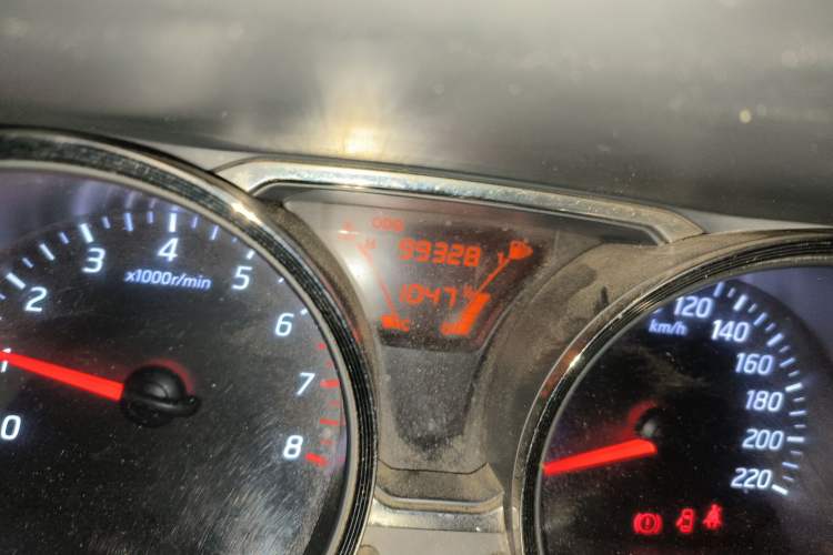 Used Nissan Livina 2013 1.6XE Manual Comfort Edition Odometer Close Up