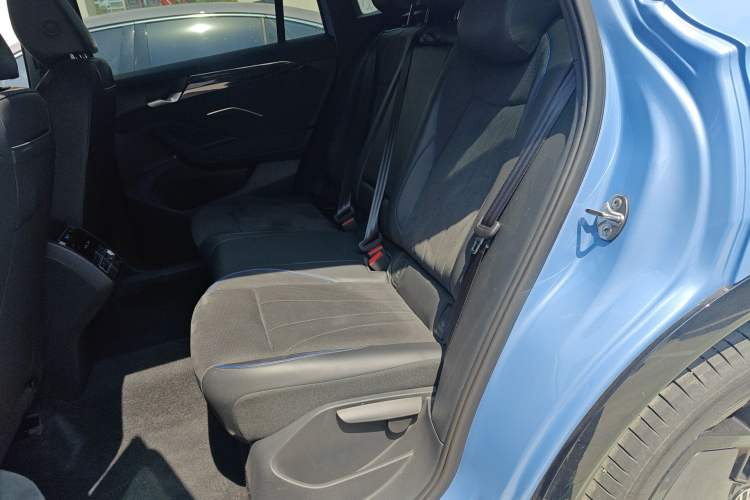 Used Volkswagen Tiguan L 2024 PRO 380TSI Four-Wheel Drive R-Line Prestige Edition Left Rear Seat