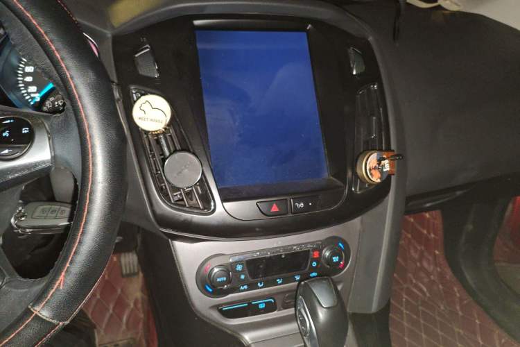 Used Ford Focus 2012 Hatchback 1.6L Automatic Fashion Edition Audio And AC Panel