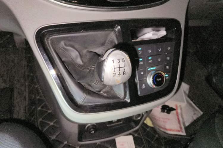 Used JAC Refine M4 2016 2.0L Manual Luxury Version