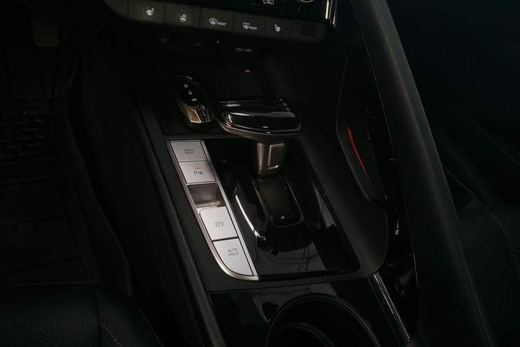 Used Hyundai Elantra 2023 1.5L CVT LUX Prestige Edition
