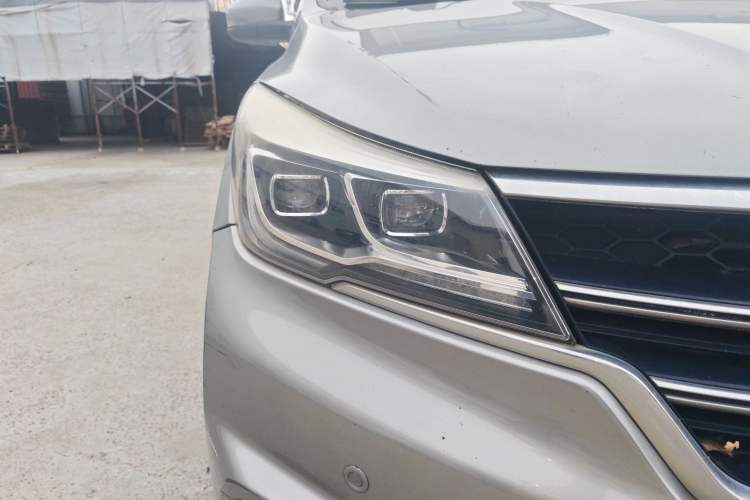 Used Baojun 730 2017 1.8L iAMT Prestige Version 7 Seats Right Front Headlight