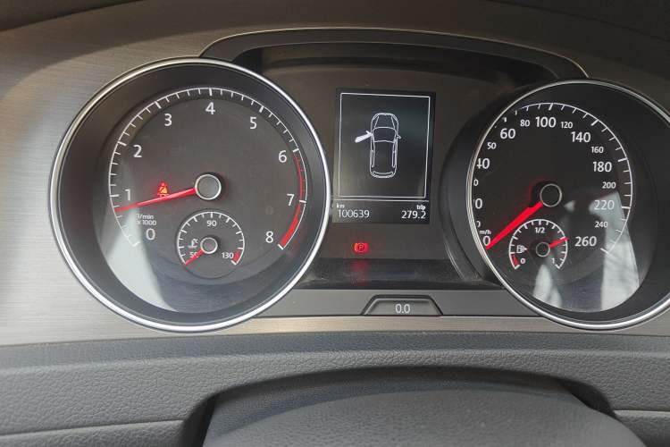 Used Volkswagen Golf 2015 1.4TSI Automatic Luxury Model
